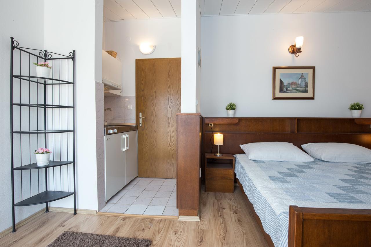 Apartments Pavic Malinska Extérieur photo